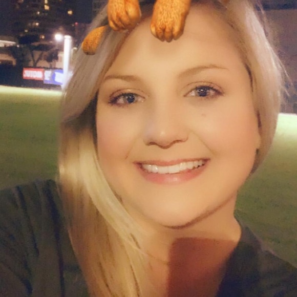 Meet your Posher, Erica - Picture 3 of 4